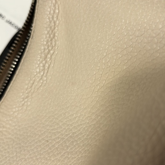 Marc Jacobs soft box 20 cross body in Ivory. - Picture 9 of 9